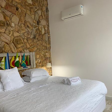 Almas Gemeas Suite Com Cozinha Praia Da Ribeira Ангра-дус-Рейс Екстер'єр фото